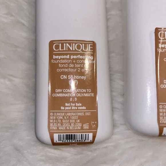 • Clinique Beyond Perfecting Foundation + Concealer CN 58 Honey